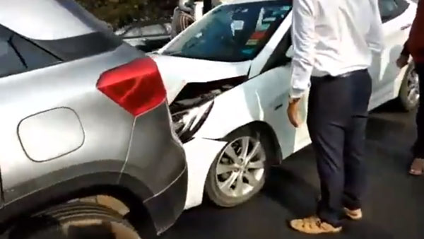 ஒன்றன் பின் ஒன்றாக மோதிய கார்கள்- கோர விபத்தின் வைரல் வீடியோ: இணையதள வாசிகளுக்கு போலீஸ் எச்சரிக்கை!