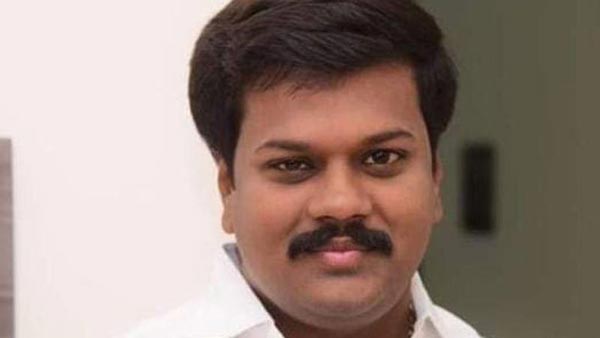 கர்நாடக அரசு பஸ்ஸை அடித்து நொறுக்கி பயணிகளிடம் அராஜகம்... யார் என தெரிந்தால் கோவப்படுவீர்கள்...