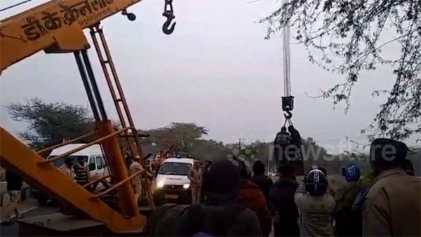 வாய்க்காலில் கவிழ்ந்து விபத்து... காரணம் தெரிந்தால் இனி அரசு பேருந்துகளில் பயணிக்கவே மாட்டீர்கள்... 