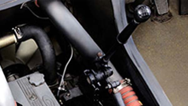 குழந்தைகளை கொலை செய்ய முயன்ற தனியார் பள்ளி பஸ் டிரைவர்... கார் மீது மோதி நின்றதால் சிக்கினார்...