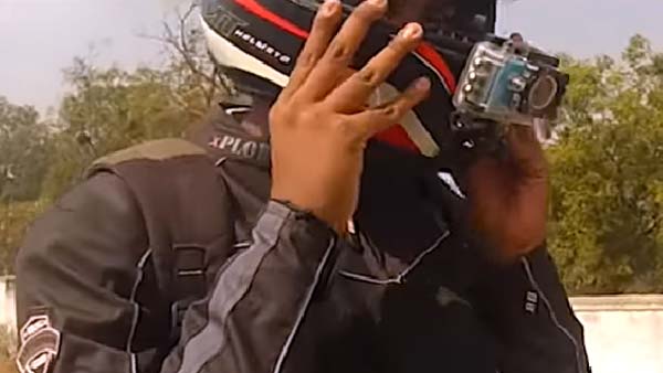 இந்திய இருசக்கர வாகன ஓட்டிகள் போலீஸை வெறுக்க காரணம் இதுதான்: வீடியோக்களின் தொகுப்பு!