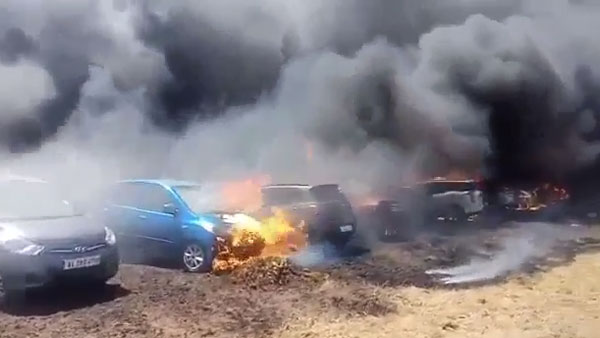 பெங்களூர் விமான கண்காட்சி தீ விபத்தில் 300 கார்கள் நாசம்... காரணம் தெரிந்தால் அதிர்ச்சியடைவீர்கள்...