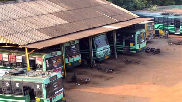 வாய்க்காலில் கவிழ்ந்து விபத்து... காரணம் தெரிந்தால் இனி அரசு பேருந்துகளில் பயணிக்கவே மாட்டீர்கள்... 