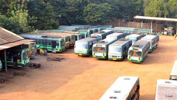 வாய்க்காலில் கவிழ்ந்து விபத்து... காரணம் தெரிந்தால் இனி அரசு பேருந்துகளில் பயணிக்கவே மாட்டீர்கள்... 