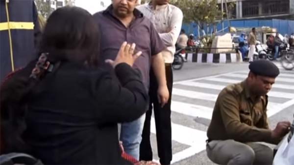 தேர்தல் ஆணையத்திடம் வசமாக சிக்கி கொண்ட காங்கிரஸ் தலைவர்... நடுரோட்டில் நடந்த அசிங்கம் இதுதான்...