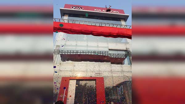 கியா நிறுவனத்தின் முதல் கார் ஷோரூம் நொய்டாவில் திறப்பு!