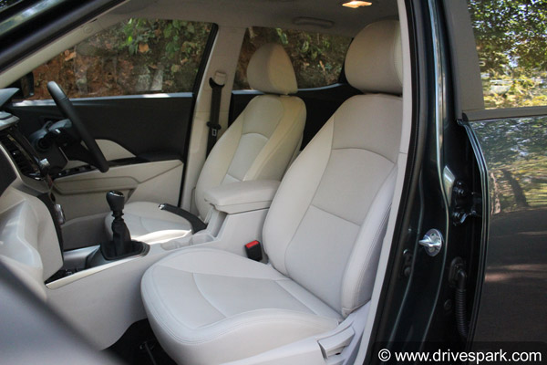 ரூ.7.90 லட்சத்தில் புதிய மஹிந்திரா எக்ஸ்யூவி300 எஸ்யூவி அறிமுகம்!