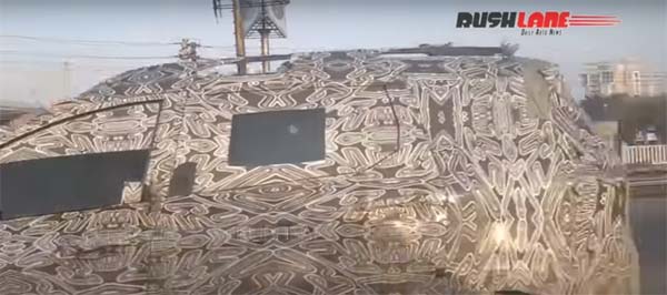 முக்காடு போட்டு சுற்றும் ரெனோ எம்பிவி கார் - வீடியோ!