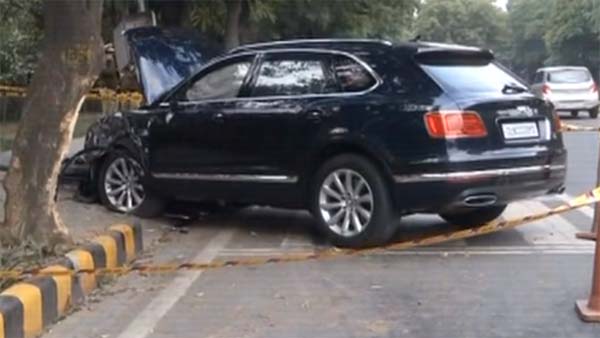 5 கோடி ரூபாய் கார் மோதி பெண் பலி... விபத்தை ஏற்படுத்தியது யார் என தெரிந்தால் அதிர்ச்சியடைவீர்கள்...