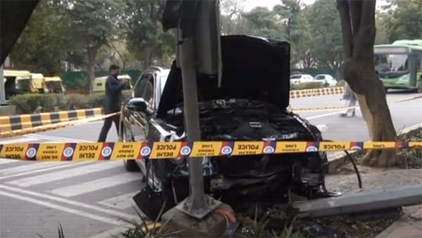 5 கோடி ரூபாய் கார் மோதி பெண் பலி... விபத்தை ஏற்படுத்தியது யார் என தெரிந்தால் அதிர்ச்சியடைவீர்கள்...