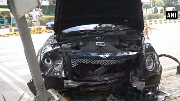 5 கோடி ரூபாய் கார் மோதி பெண் பலி... விபத்தை ஏற்படுத்தியது யார் என தெரிந்தால் அதிர்ச்சியடைவீர்கள்...