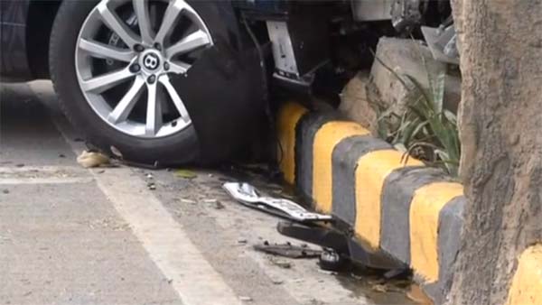 5 கோடி ரூபாய் கார் மோதி பெண் பலி... விபத்தை ஏற்படுத்தியது யார் என தெரிந்தால் அதிர்ச்சியடைவீர்கள்...