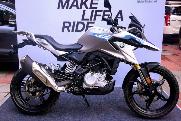 கங்குலிக்கு வந்த புது பழக்கம்... இந்த விலை உயர்ந்த பைக்கை யாருக்காக வாங்கியுள்ளார் என தெரியுமா?