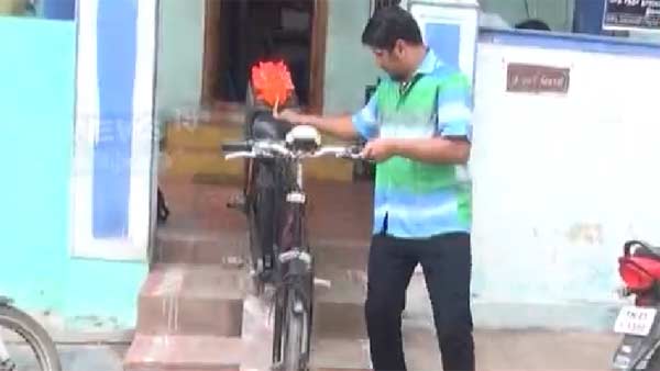 தண்ணீரில் ஓடும் சைக்கிள்: அரசின் அங்கீகாரத்திற்காக காத்திருக்கும் திருச்சி இளைஞர்!