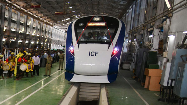 பிப்.15ல் பயணிகள் சேவைக்கு வருகிறது டிரெயின்-18 எக்ஸ்பிரஸ் ரயில்!