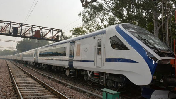 பிப்.15ல் பயணிகள் சேவைக்கு வருகிறது டிரெயின்-18 எக்ஸ்பிரஸ் ரயில்!