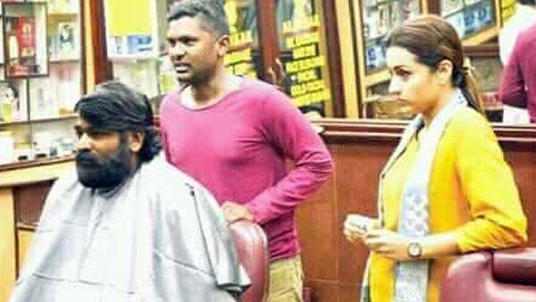 '96' பட இயக்குனருக்கு விஜய் சேதுபதியின் பரிசு.. விலை உயர்ந்த இந்த பைக்கை வழங்கியதற்கு காரணம் இதுதான்