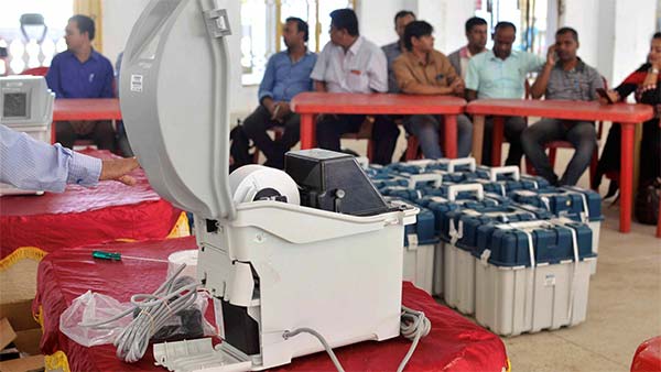 பாஜக எம்எல்ஏ வீடு அருகே கிடந்த வாக்குப்பதிவு இயந்திரம்... தேர்தல் ஆணையம் எடுத்த நடவடிக்கை இதுதான்...