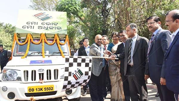 பாஜக எம்எல்ஏ வீடு அருகே கிடந்த வாக்குப்பதிவு இயந்திரம்... தேர்தல் ஆணையம் எடுத்த நடவடிக்கை இதுதான்...