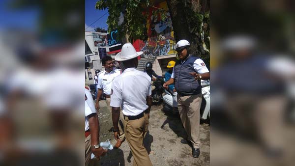 பைக் சாவியை பறிக்கும் அதிகாரம் போலீசாருக்கு உள்ளதா? தகவல் அறியும் உரிமை சட்டம் சொல்வது இதுதான்