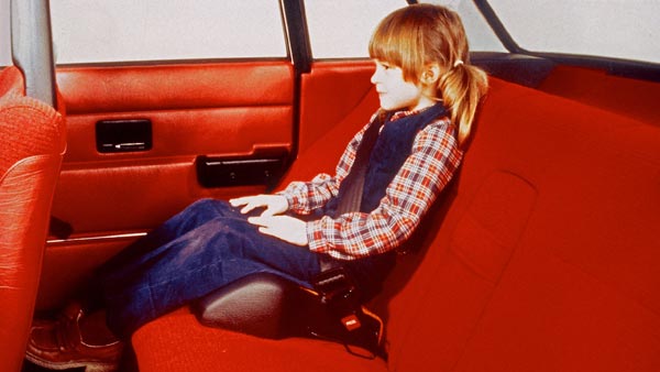 குழந்தைகளுக்கு ஆபத்தை ஏற்படுத்தும் முன் இருக்கை: ஆராய்ச்சி மாணவர்களின் அதிர்ச்சி ரிப்போர்ட்!