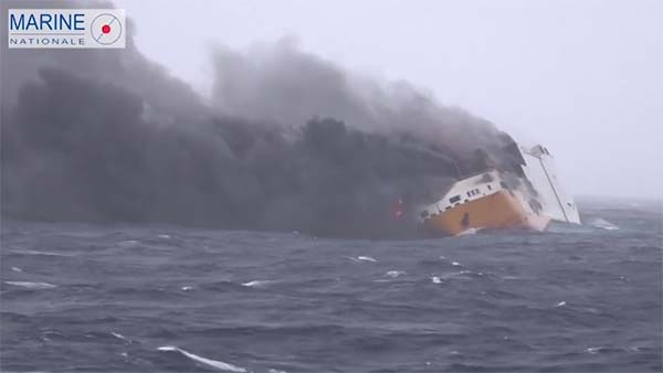 2,000 விலை உயர்ந்த சொகுசு கார்கள் மூழ்கின.. சரக்கு கப்பல் நடுக்கடலில் தீப்பற்றியதற்கு காரணம் இதுதான்