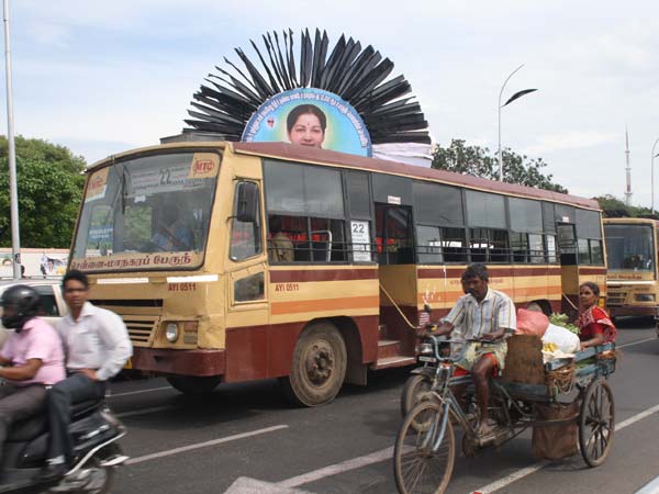 முதல்முறையாக 3+2 சீட் உடைய அதிநவீன ஏசி பஸ் அறிமுகம்: முதல் பயணம் இலவசம் என அறிவிப்பு!