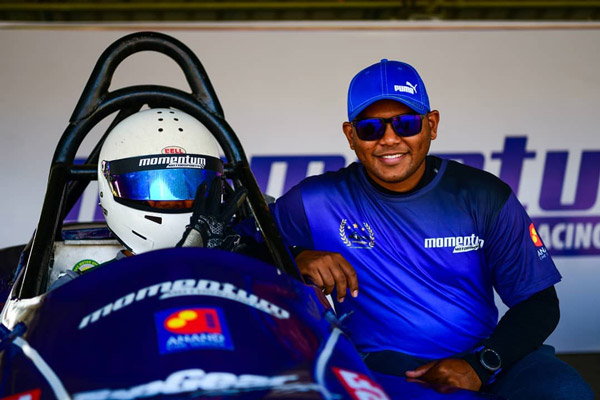 பெரும் இலக்கிற்கான முதல் அடி... இந்தியாவின் முதல் ரேஸிங் சிமுலேட்டரை உருவாக்கியது இன்ரேஸிங்!