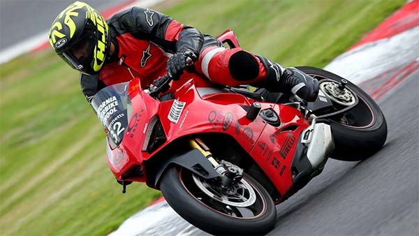 ஜான் ஆபிராகம் நடிக்கும் இந்த பாலிவுட் படம் அஜீத் ரசிகர்களுக்கு நிச்சயம் பிடிக்கும்... காரணம் இதுதான்