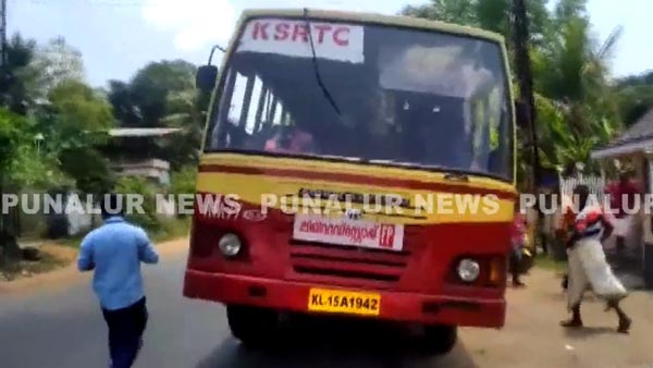 செல்போனில் பேசியபடி பஸ் ஓட்டிய டிரைவரை விரட்டி பிடித்தும் அபராதம் விதிக்காத ஆர்டிஓ... காரணம் இதுதான்