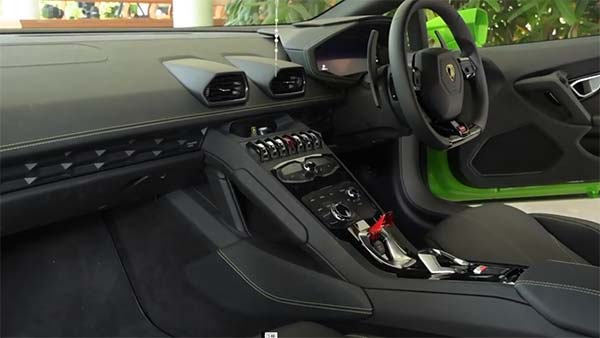 இந்த விலை உயர்ந்த காரை வாங்கிய 2வது நபர் இவர்தான்... வரி எவ்வளவு என தெரிந்தால் பிரம்மித்து போவீர்கள்