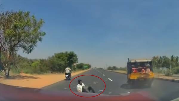 ஆட்டோ மீது கார் மோதியதில் தூக்கி வீசப்பட்ட வாலிபர்... நெஞ்சை அதிர்ச்சியில் உறைய வைக்கும் வீடியோ...