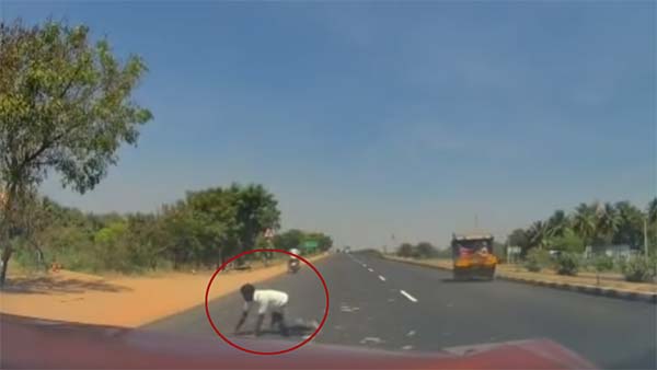 ஆட்டோ மீது கார் மோதியதில் தூக்கி வீசப்பட்ட வாலிபர்... நெஞ்சை அதிர்ச்சியில் உறைய வைக்கும் வீடியோ...