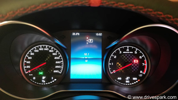 மெர்சிடிஸ் ஏஎம்ஜி சி43 கூபே காரின் சிறப்பு அம்சங்கள் ஒரு பார்வை