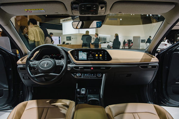 180 குதிரை திறன் கொண்ட ஹூண்டாயின் புதிய சொனாட்டா கார் அறிமுகம்! 
