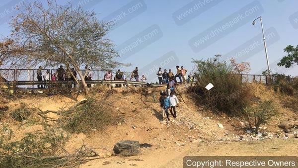 குடும்பத்துடன் டெஸ்ட் டிரைவ் செய்த தொழிலதிபர் விபத்தில் சிக்கி பலி: விபத்திற்கான அதிர்ச்சி தகவல்!
