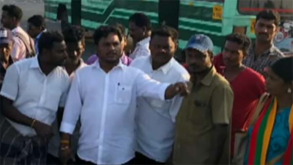 டோல்கேட்டில் வைத்து வேல் முருகனை தாக்க முயன்றதற்கு காரணம் இதுதான்... திடுக்கிடும் தகவல் வெளியானது...