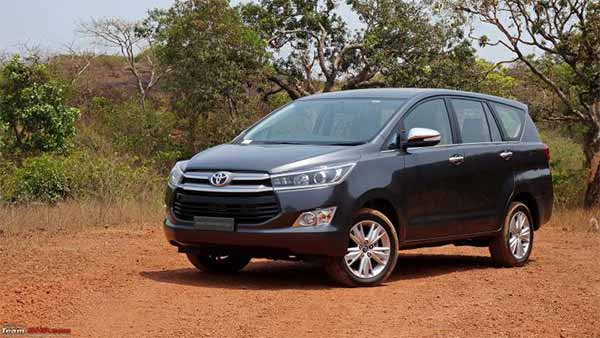 டொயோட்டா இன்னோவா க்ரிஸ்ட்டா காரில் புதிய பேஸ் வேரியண்ட் அறிமுகம்!