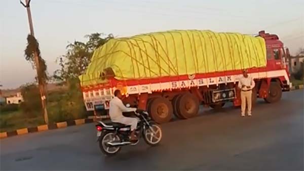 தவறான சட்டங்களை கூறி வசூல் வேட்டை... போலீசாரின் முறைகேடுகளை அம்பலப்படுத்திய ரகசிய கேமரா...