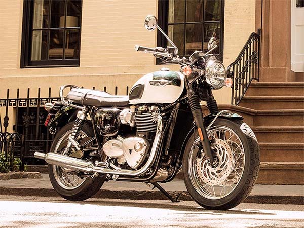 இலவச அப்கிரேடுக்கு அழைப்பு விடுக்கும் டிரையம்ப்: வாடிக்கையாளர்கள் மகிழ்ச்சி!