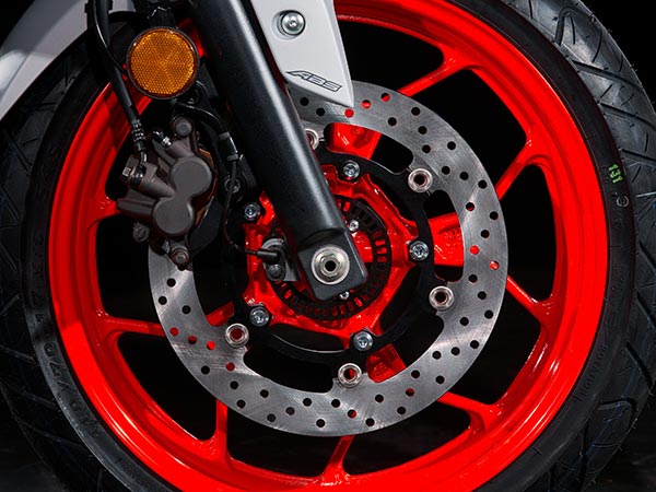 அடிபட்ட புலியாக சீறும் யமஹா.... அவமானத்தை துடைக்க இந்தியாவில் செய்யப்போகும் பிரம்மாண்டம் இதுதான்...