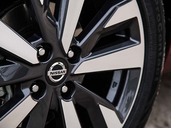 புதிய தலைமுறை நிஸான் சன்னி கார் அறிமுகம்!