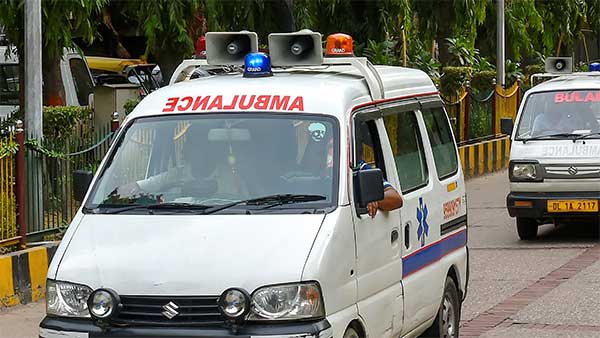 குழந்தை உயிருக்காக கை கோர்த்த மக்கள்... 400 கிமீ தொலைவை ஆம்புலன்ஸ் விரைவாக கடந்தது இப்படித்தான்...