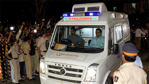 குழந்தை உயிருக்காக கை கோர்த்த மக்கள்... 400 கிமீ தொலைவை ஆம்புலன்ஸ் விரைவாக கடந்தது இப்படித்தான்...