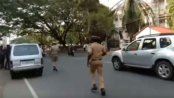 ஓடிச் சென்று இளைஞர்களை கைது செய்யும் போலீஸார்: எதற்கு தெரியுமா...? வீடியோ!