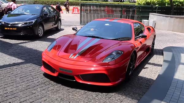 இந்தியாவின் முதல் ஃபெராரி காரை மடக்கிய போலீஸார்: ஏன் என தெரிந்தால் அதிர்ந்து போவீர்கள் - வீடியோ...!