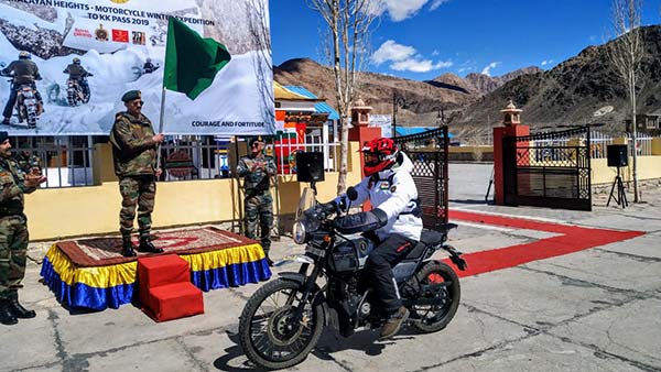 அதிசவாலான சாகச பயணத்தை துவங்கிய இந்திய ராணுவ வீரர் குழு!