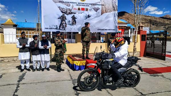 அதிசவாலான சாகச பயணத்தை துவங்கிய இந்திய ராணுவ வீரர் குழு!