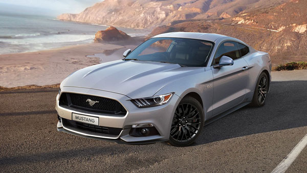 பொதுவெளியில் உச்சகட்ட வேகத்தில் பாய்ந்த மஸ்டாங் கார்... கைது செய்ய உதவிய யுடியூப்...!