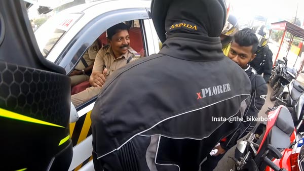 இளைஞர்களின் இதயங்களை வென்ற காவல் துறை அதிகாரி... சமூக வலை தளங்களில் வைரலாகும் வீடியோ...